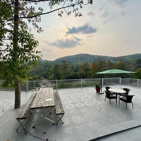 Saraiville- Luxury Riverside Cottages Dehradun Buitenkant foto