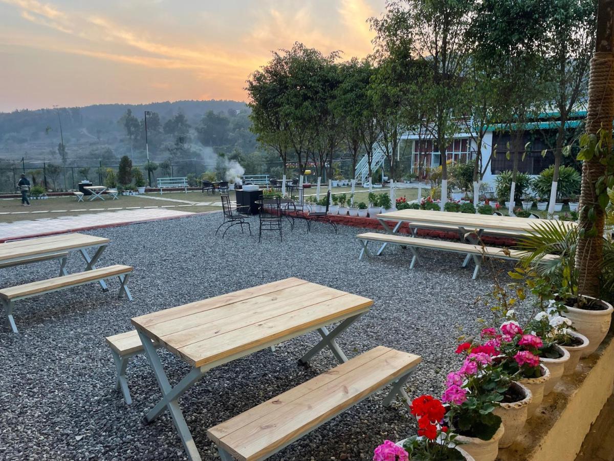 Saraiville- Luxury Riverside Cottages Dehradun Buitenkant foto