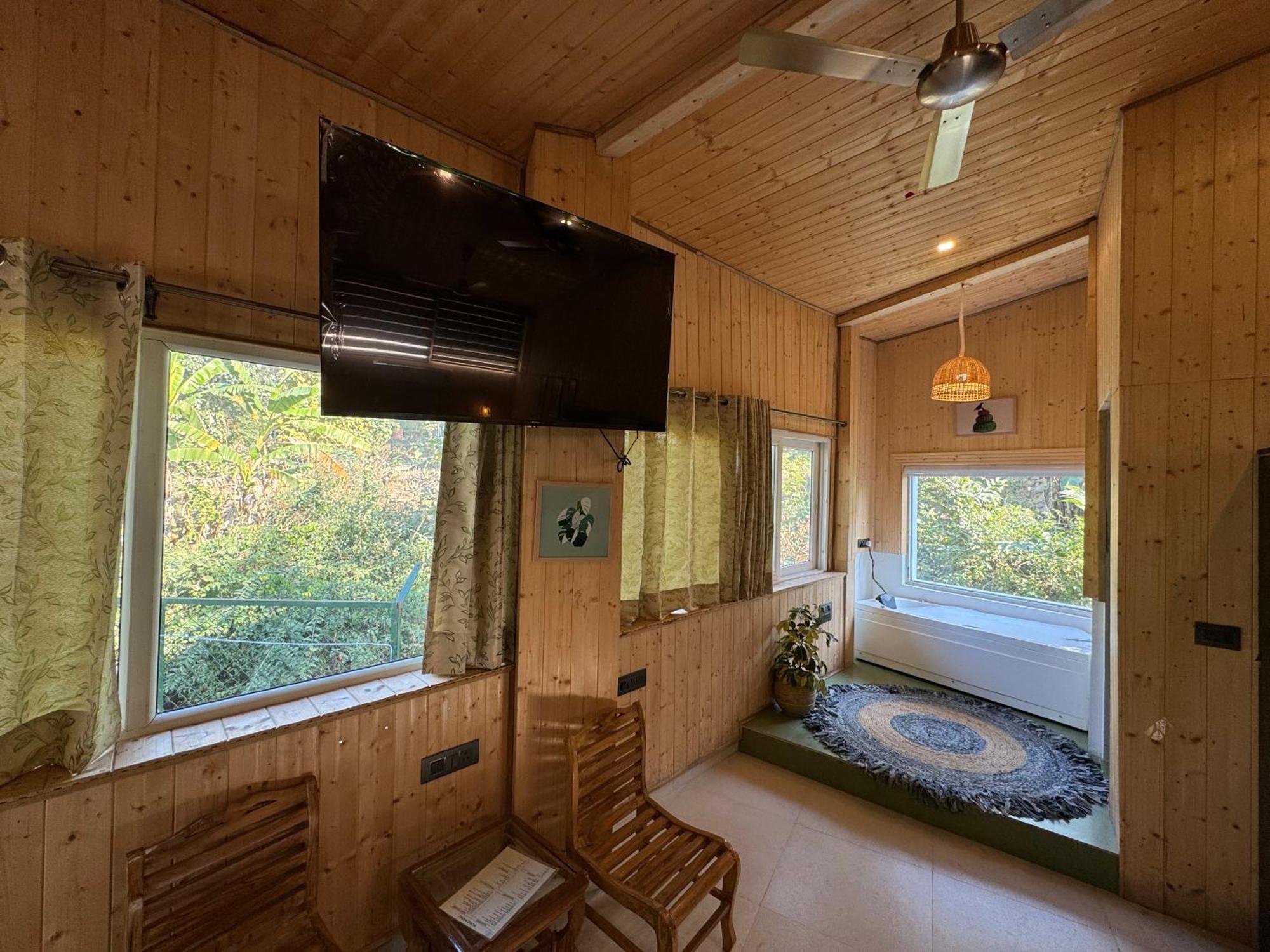 Saraiville- Luxury Riverside Cottages Dehradun Buitenkant foto