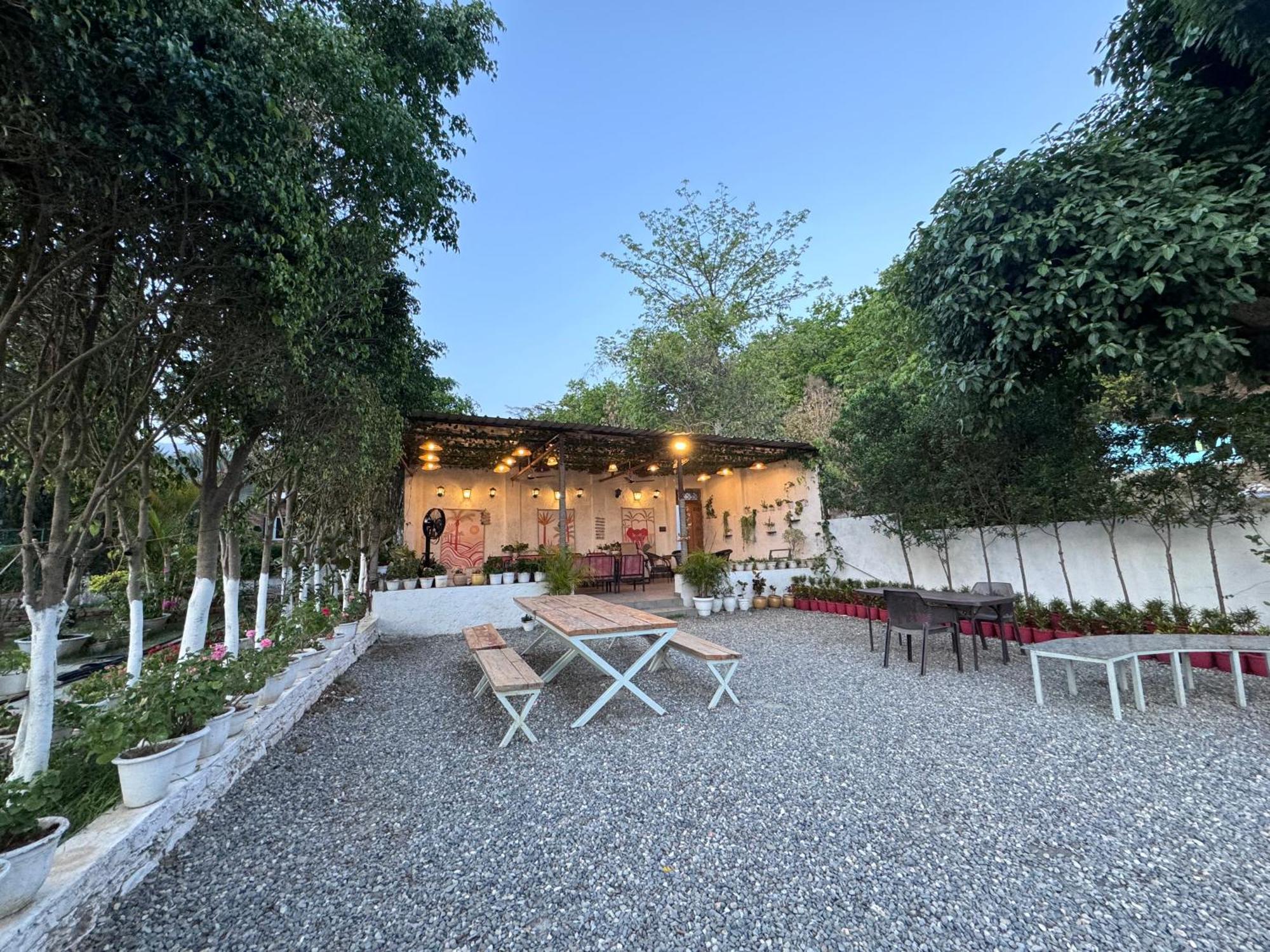Saraiville- Luxury Riverside Cottages Dehradun Buitenkant foto