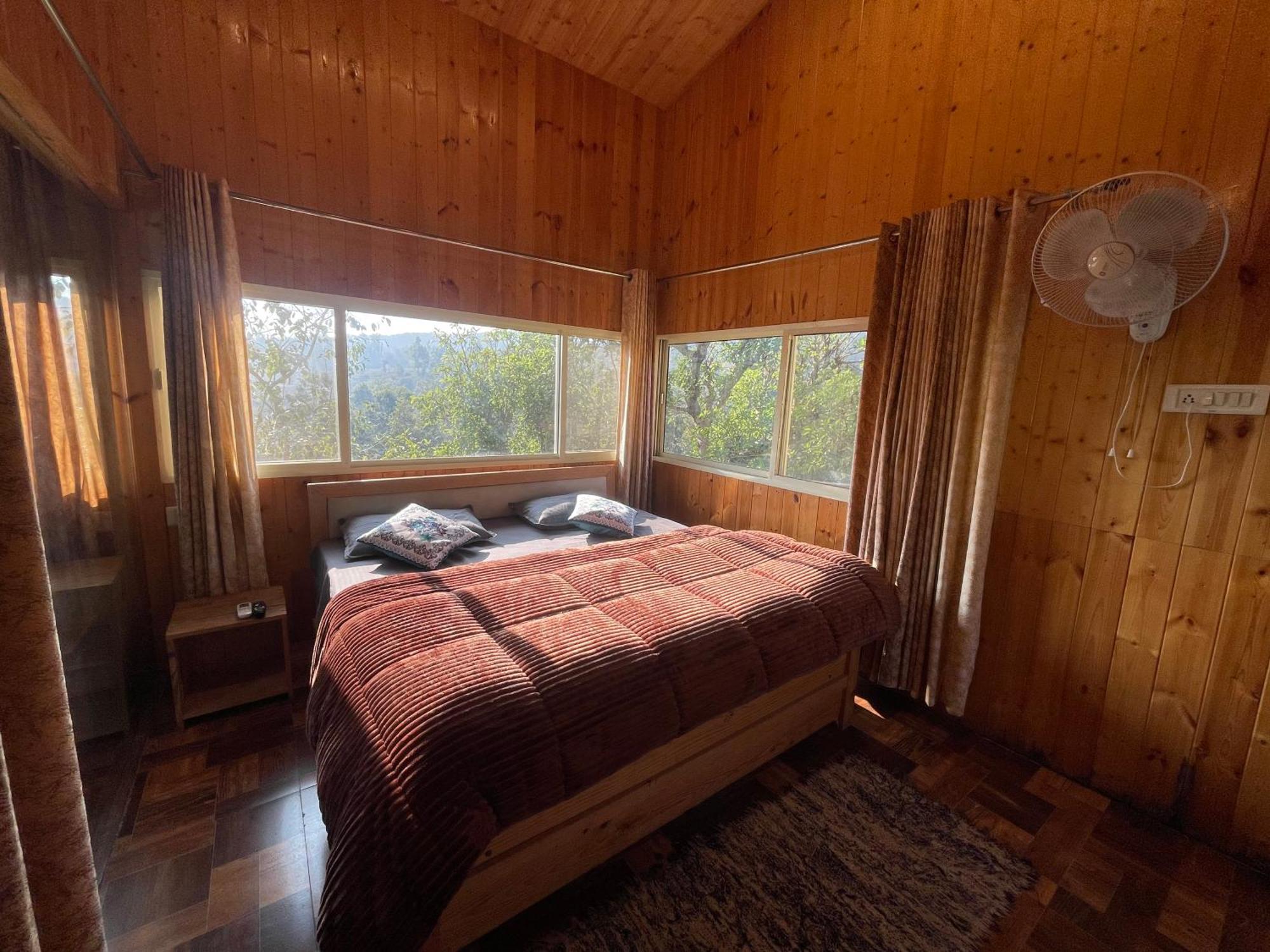 Saraiville- Luxury Riverside Cottages Dehradun Buitenkant foto
