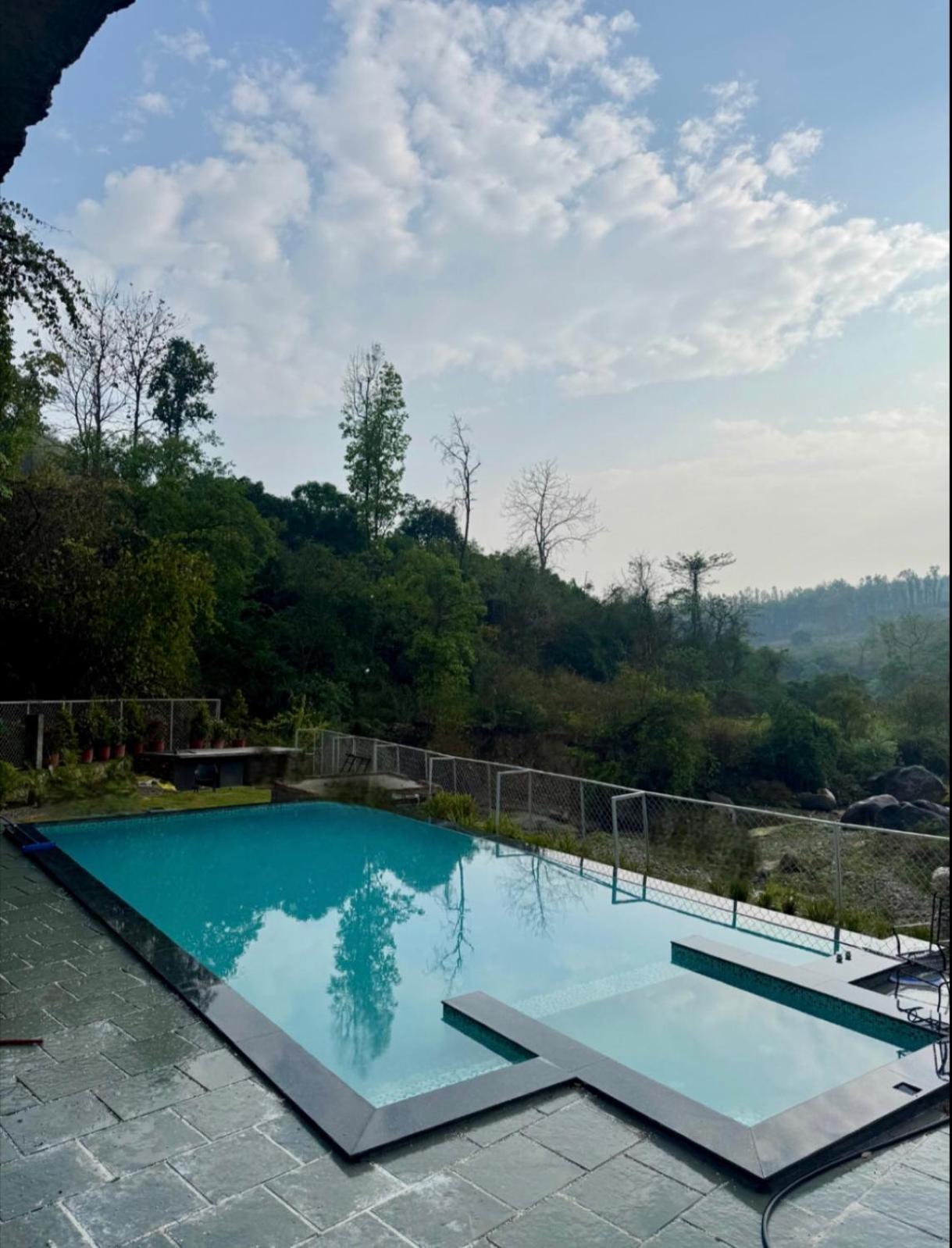 Saraiville- Luxury Riverside Cottages Dehradun Buitenkant foto